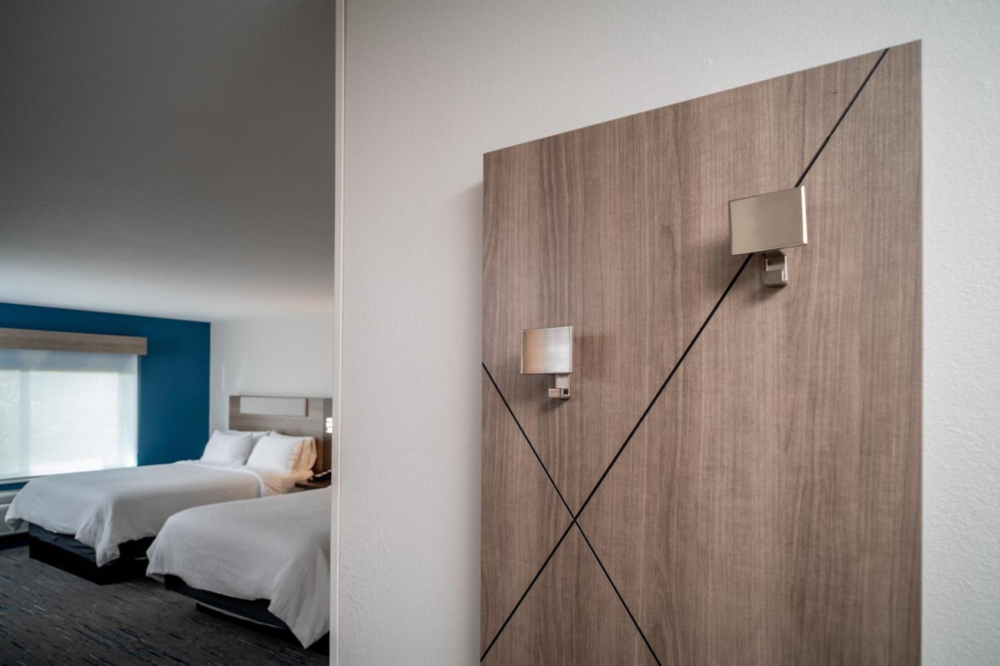 Holiday Inn Express & Suites Fairmont By Ihg Kültér fotó