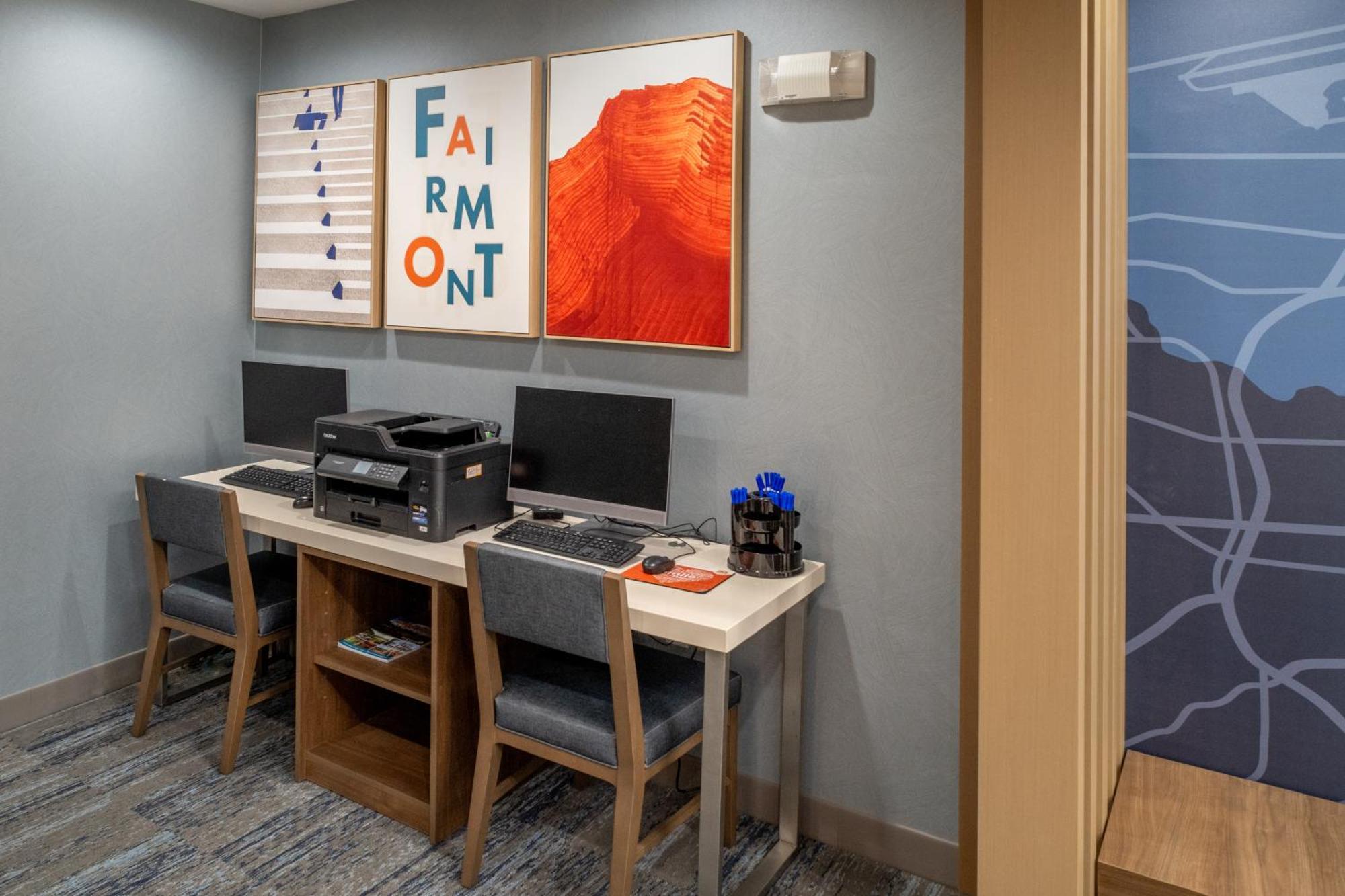 Holiday Inn Express & Suites Fairmont By Ihg Kültér fotó