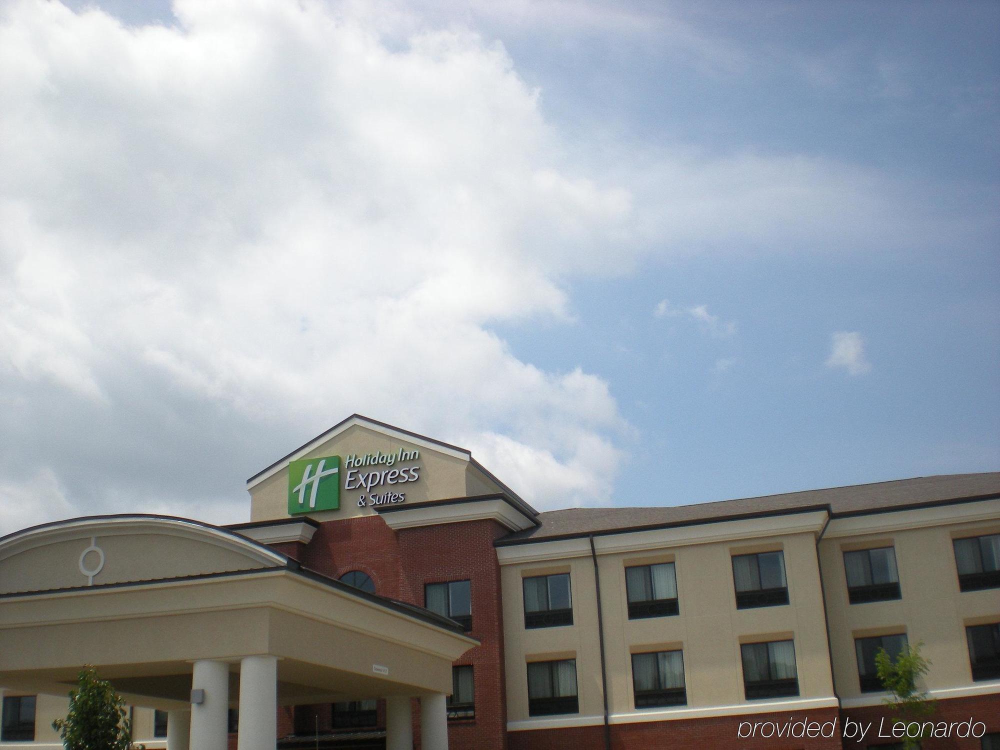Holiday Inn Express & Suites Fairmont By Ihg Kültér fotó