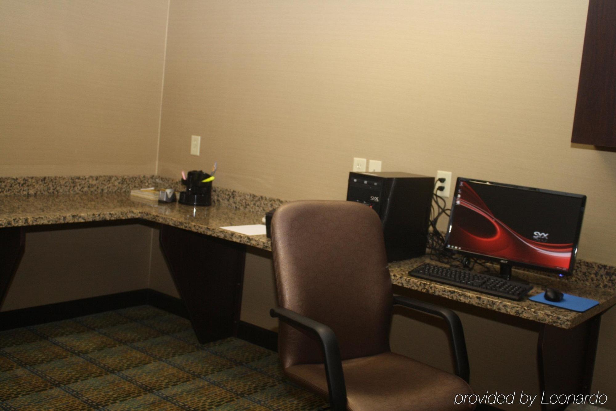 Holiday Inn Express & Suites Fairmont By Ihg Létesítmények fotó