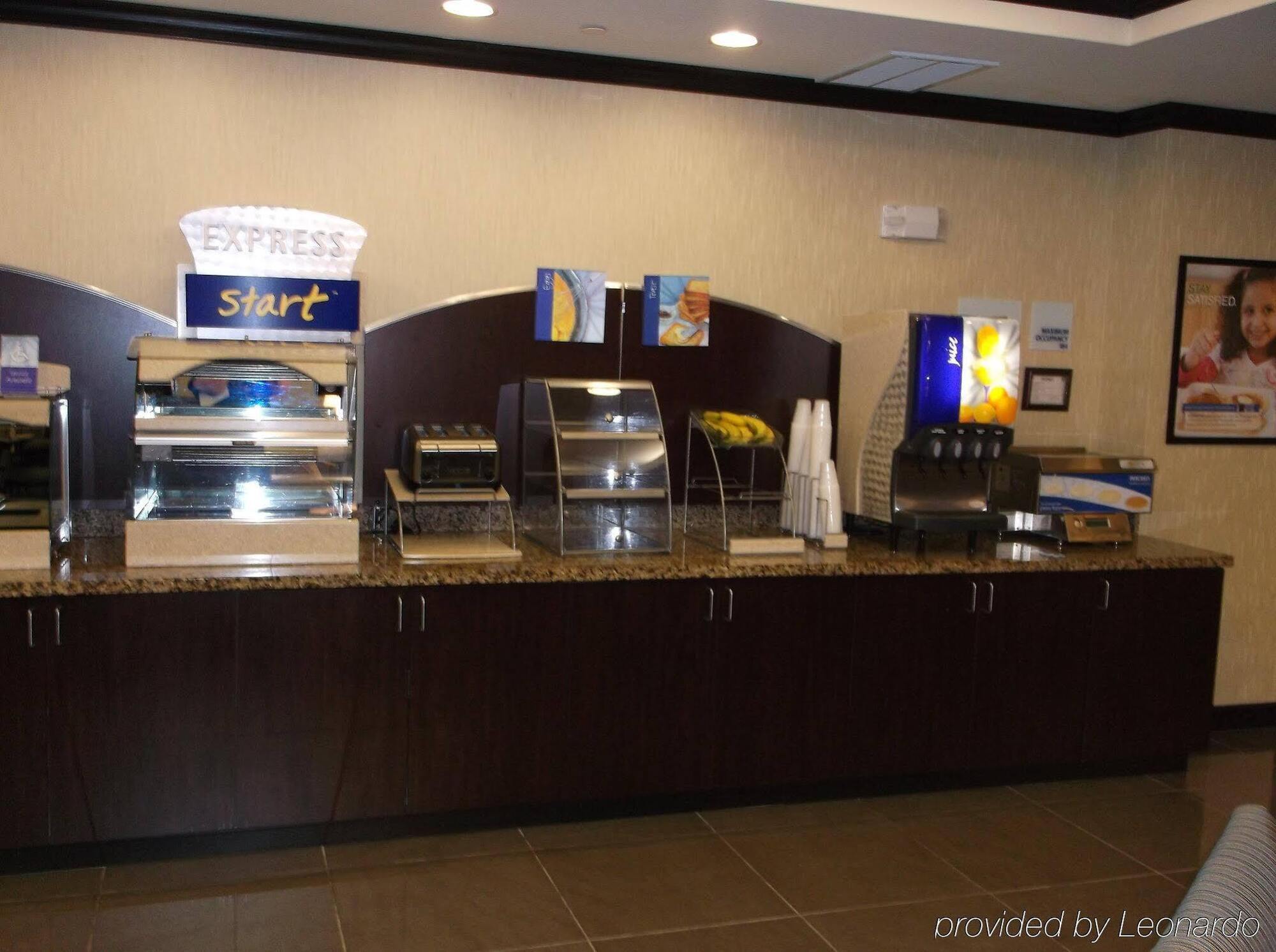 Holiday Inn Express & Suites Fairmont By Ihg Kültér fotó