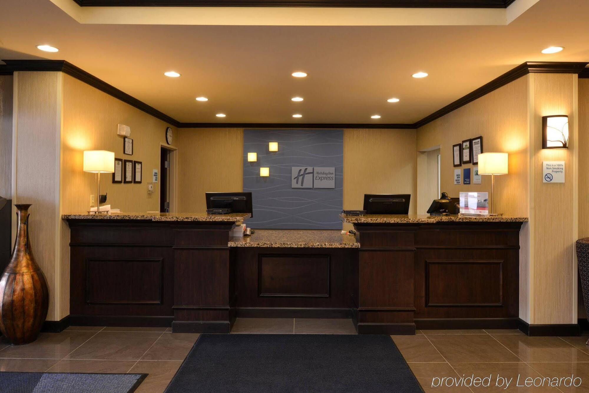Holiday Inn Express & Suites Fairmont By Ihg Kültér fotó